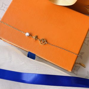 Mode stijl armbanden dames armband polsband manchet ketting ontwerp merk brief sieraden kristal 18k vergulde roestvrijstalen bruiloft feestliefhebbers cadeau accessoire