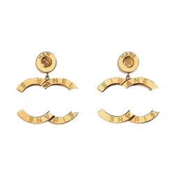 Boucle d'oreille de créateur de style à la mode, lisse en forme de mots plaqués or 18 carats pour femmes, bijoux de mariage, cadeau avec boîte