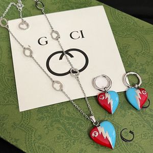 Modestijl cadeaukettingen oorbelset merkontwerper sieraden kettingontwerp voor vrouwen cadeau oorbellen klassieke merksieradenset met doos