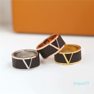 Anillo de estilo de moda para hombre, mujer, mujer, acero de titanio, envoltura grabada, anillos de amantes de cuero impresos