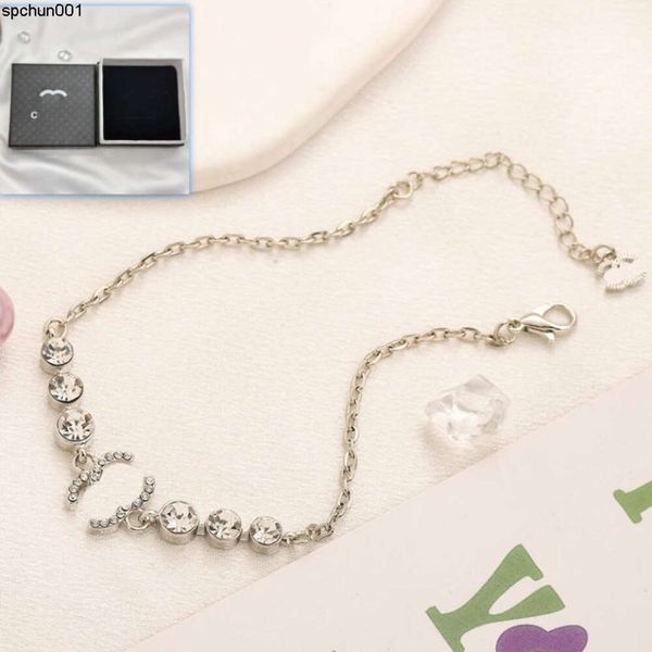 Estilo de moda Pulseras chapadas en plata Boutique Pulsera de regalo para mujer Joyería de diamantes de lujo Pareja Cadena de diseñador femenina Alta calidad {categoría}