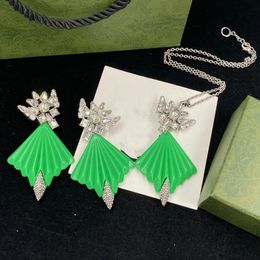 Fashion Styling Designer Groene Waaiervormige Hars Cross Micro inlays Kristallen Hanger Ketting Voor Vrouwen Luxe Sieraden Oorbellen Sets CGS9