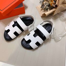 Mode Été Chypre Pantoufles Sandales Famille Plat Slider Italie Populaire Hommes Femmes Blanc Cuir Cheville Sangles Magic Stick Designer Slip-On Nouveauté Slipper Box EU 35-45