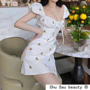 Mode zomer franse stijl floral borduurwerk mini-jurk vrouwen zoete mooie linnen backless jurken vrouwelijke straatkleding 210508