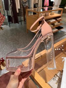 Sandales d'été de la mode pour femmes chaussures à talons hauts clairs