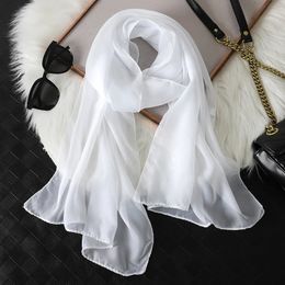 Fashion Summer Women Soild Color Beach Scarf Silk Châles Bandreau féminin Bande de bande enveloppe Suncreen Hijab Wholesale 240425