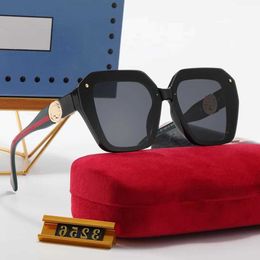 Mode zonnebrillen merk buiten zomer klassieke ontwerper zonnebril voor mannen dames tinten letter frame gepolariseerde polaroid lenzen recept zonneglas unis
