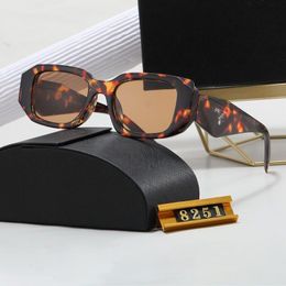 Lunettes de soleil de mode Classic Eyeglass Goggle Outdoor Beach Sun Sunes For Man Woman Mix Couleur en option Signature triangulaire en option