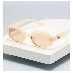 Lunettes de soleil de mode Designer les lunettes de soleil pour les femmes avec des lunettes de soleil UV400 à petit cadre avec une boîte d'origine