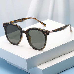 Fashion Sunglasses Designer Gentle Monster Top pour femmes UV400 Résistantes et lunettes de soleil Photos de rue populaires Lunettes de soleil polarisées avec boîte d'origine