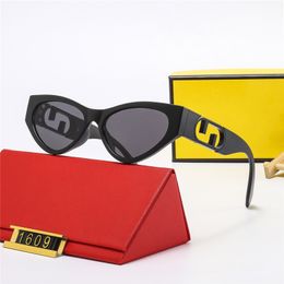Gafas de sol de moda Diseñador Gafas de sol para hombres Mujeres Personalidad Marco completo Playa Decoración de lujo Uv400 Gafas de sol Gafas con caja
