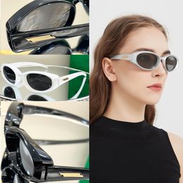Lunettes de soleil de mode Designer Femmes Occhiali da Sole Ovale Sharp Luxury Luxury Sunglasses anti-radiation UV400 Personnalité Men's Retro Lunes Plaque BV210