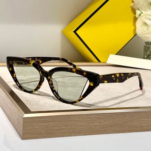 Lunettes de soleil de mode pour hommes femmes été 40009 Designer Triangle élégant style de rue anti-ultraviolet plaque rétro lentille irrégulière lunettes à monture complète boîte aléatoire