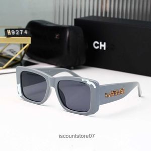 Lunettes de soleil de mode Cadres Designer C pour femmes et hommes Modèle Protection spéciale Lettres Jambe Double Faisceau Grand Cadre Lassesq53u