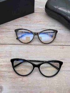 Lunettes de soleil de mode Cadres de lunettes de créateur Cadre de mode pour femmes Réseau de mode rouge Plaque noire Oeil de chat Le cadre de lentille de lumière bleue peut correspondre à la myopie CH3393 BILP