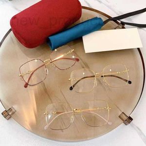 Lunettes de soleil de mode Cadres Designer Nouveau rang de cheval Boucle Boîte Lentille plate Verres unis en métal peuvent être assortis avec des degrés 5V7M