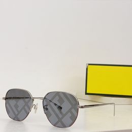 Fashion zonnebrillen Klassieke Street Shot-zonnebril voor heren en dames Zonnebril met ovaal montuur FE40004U Bruine originele brillenkoker Modieuze veelzijdige zonnebril