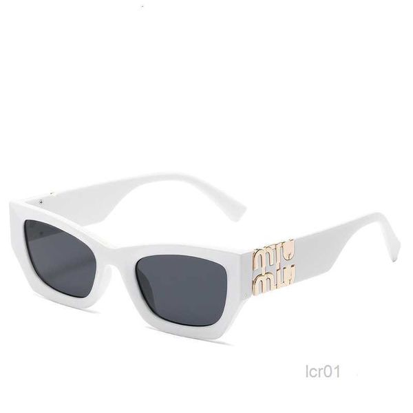 Gafas de sol de moda Miu Personalidad para mujer Pierna de espejo Metal Diseño de letra grande Multicolor Smu09 11ws Gafas Salida de fábrica Promocional especial