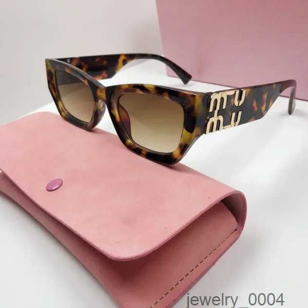 Gafas de sol de moda MU Personalidad para mujer Espejo Pierna Metal Diseño de letra grande Multicolor Marca Gafas Outlet de fábrica Promocional Especial N6D3