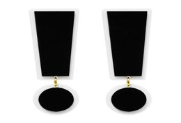 Fashion Super grande Black Blanc Acrylique Symbole Point Exclamation Point Boucle d'oreille pour femmes Bijoux à la mode Accessoires 2413758