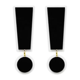 Fashion Super grande Black Blanc acrylique Symbole Point d'exclamation Boucle d'oreille pour femmes pour femmes Bijoux Hyperbole Accessoires 13302796