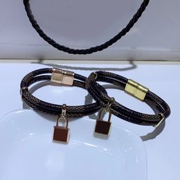 Mode temperament ijzer absorberen stenen gesp pure stalen armbanden handketen populaire l armgange accessoires in Europese en Amerikaanse landen