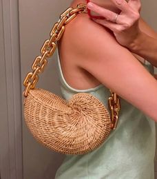 Moda Cadenas gruesas Concha de ratán Bolsos de hombro para mujer Diseño Bolsos tejidos de mimbre Bolso de paja de playa de verano de lujo Bolso Bali 240118