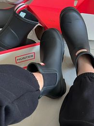 Mode dikker lage pvc waterschoenen regenlaarzen overschoenen voor vrouw casual pluche Middenbuis Regenlaars Waterdichte antislip jager