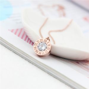 acier Fashion-titane Femmes élégant collier pendentif design avec des bijoux en chiffres romains diamant pour les femmes et les filles PS5036