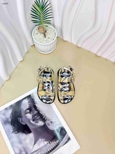 Fashion Toddler Sandals Summer Checker Design Kids Chaussures du prix Taille du prix 21-28, y compris en carton Box Khaki Baby Slippers 24MA