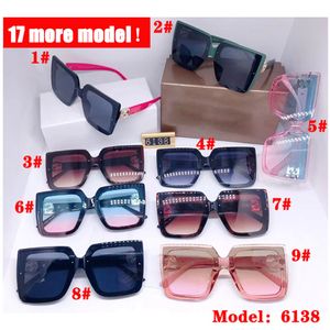 Fashion Trend Designer Edition Sunglasses Men and Women une variété de choix de style de style décontracté avec des affaires avec différentes couleurs MO 181E