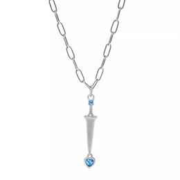 Collier avec pendentif épée en pierre précieuse bleue en forme de cœur médiéval, tendance, bijoux de luxe légers pour hommes et femmes