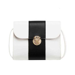 Bolso de moda de primavera para mujer, bolso cuadrado pequeño con contraste de color simple a la moda, bolso bandolera de un solo hombro para mujer 073