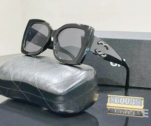 Fashion Trendy Grand cadre Lunes de mode C Lettre Vintage Square Sunglasses Big Leg Double Beam Cadre extérieur Design Sunglasses 6003