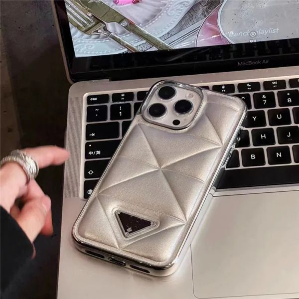 Moda Trendy Triangle Designer Funda para teléfono para iPhone 14Pro 14 13 Promax 13Pro 12Pro Max Cuero Protección de cuerpo completo Belleza Back Shell Cubierta a prueba de golpes2582