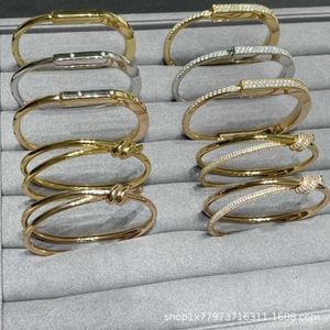 Fashion Twisted Knot Bracelet For Women v Gold High Version Full Sky Star Rose Half Diamond U-Lock Live Sales