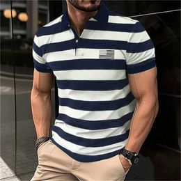 Mode Twotone Stripe Print Polo T-shirt pour hommes 3d Patché national Modèle à manches courtes revers décontractées Top Summer Golf Wear 240418