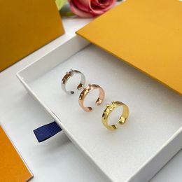 Mode -verlovingsring voor vrouwen titanium staal zilveren love ring ontwerper 18k goud vergulde letter sieraden verstelbare maat