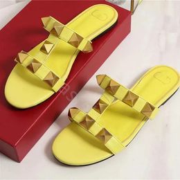 Zapatillas de moda sandalias planas sandalias planas antideslipsas de cuero genuino suela de la plataforma de la plataforma impermeable para mujeres sandalias de playa casuales