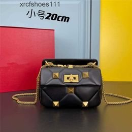 Fashion Vallentiiino Square un volet en réseau Sacs polyvalents Crossbody Crossbody Stud Chain Dreigner Small Le cuir Star Style Grand Sac à main Rivet Hand