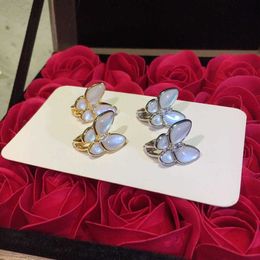 Boucles d'oreilles papillon Van Bai Bei Bai Bei plaquées avec un luxe léger en or rose 18k pour femmes bijoux