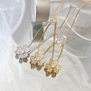 Fashion busje drie bladbloem ketting dames kleine gras hanger geplaatst met 18k gouden diamant vol met logo