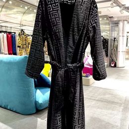 Mode Velvet Bathrobe Men Dames Nachtbedrijf Vers Designer Windscheper 3D Borduurde Long Jacket Belt Coat