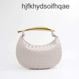 Fashion Venetta Bo Sardine 2024 Handheld vrijetijdtas Avond Turnet Purping Tassen Vrouw Veneeta Weave Handtas Premium Small Metal Crochet Tote geweven LWBI