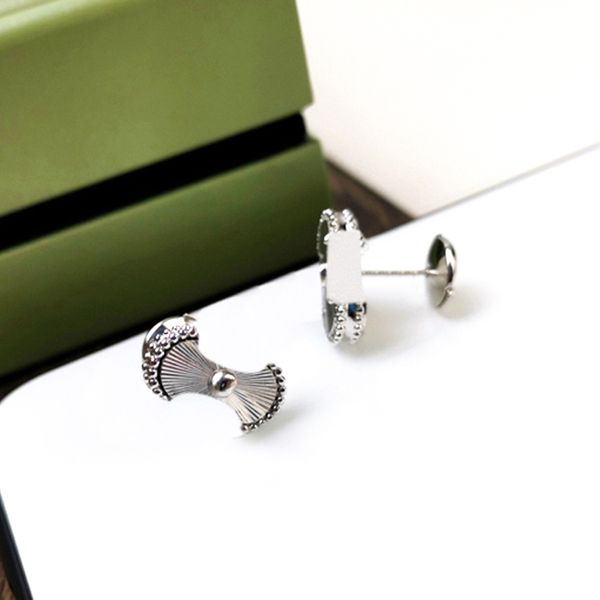 Moda Vintage Leaf Clover Charm Stud Pendientes Madre Plata 18k Chapado en oro Para Mujeres Niñas San Valentín Día de la madre Regalo de joyería de boda con Pochette al por mayor