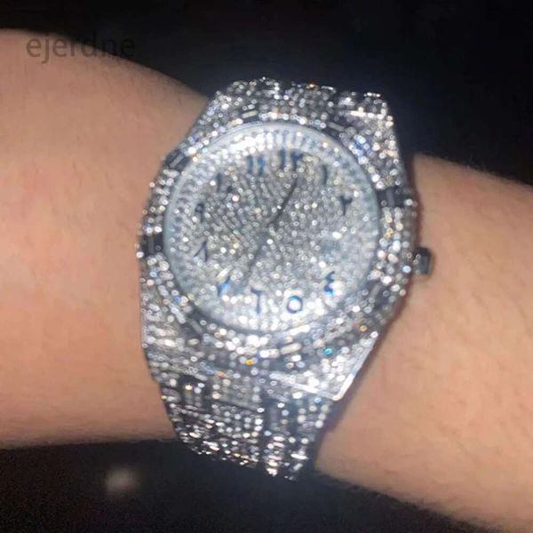 Fashion Watch for Men Hip Hop Brand Designer Iced Diamond Diamond Araght AAA Quartz Wristwatch Man Reloj Hombre