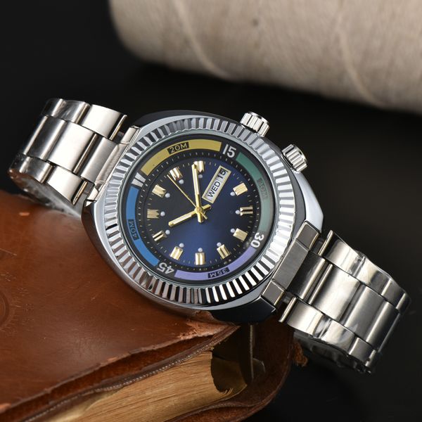 Fashion Watch Men Top Brand Luxury Imperproof Lumin Lumin Wristwatch Mens Sports Quartz Watches Date Semaine OR5564