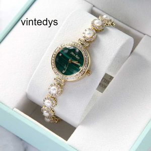 Reloj de moda Cuarzo de alta precisión Pavo real Reloj verde pequeño natural Pulsera de perlas para mujer resistente al agua y a la moda Pedido