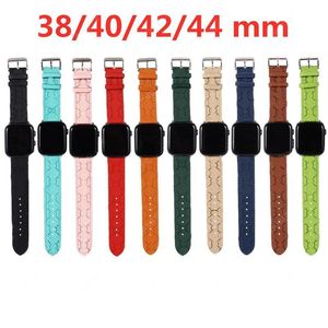 Bracelets de montre de mode compatibles avec Apple Watch Band 38 mm 40 mm 42 mm 44 mm Luxe L Designer Bracelet de montre en cuir souple de remplacement pour iWatch Series 6 5 4 3 2 1 SE