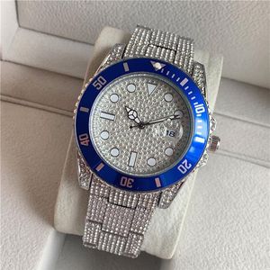 Montres de mode Men Crystal Calendar Style Metal Steel Band Wrist Watch X104250C